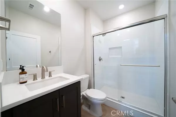 Irvine, CA 92618,109 Glance