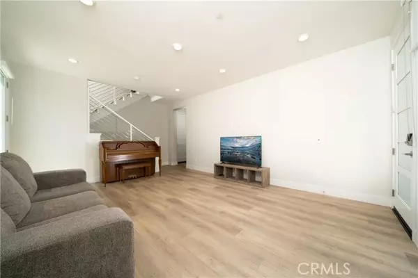 Irvine, CA 92618,109 Glance