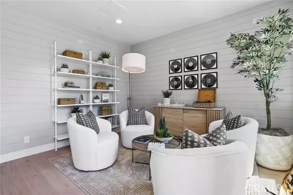 Huntington Beach, CA 92648,19071 Main Street #113