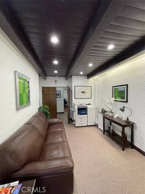 La Habra, CA 90631,623 W La Habra Boulevard