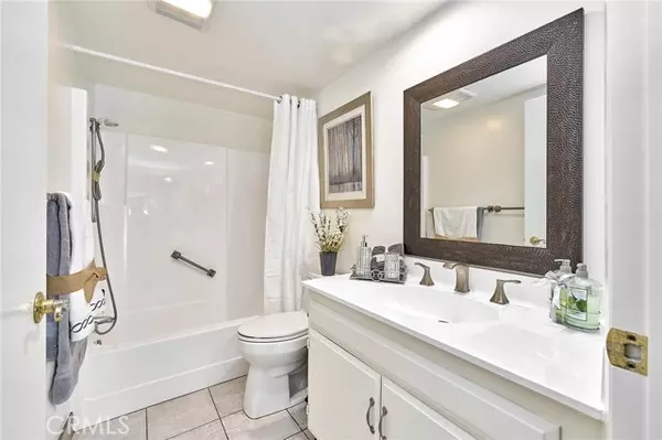 Laguna Woods, CA 92637,3300 Via Carrizo #D