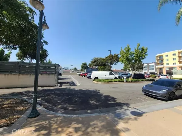 Bellflower, CA 90706,16527 Bellflower Boulevard