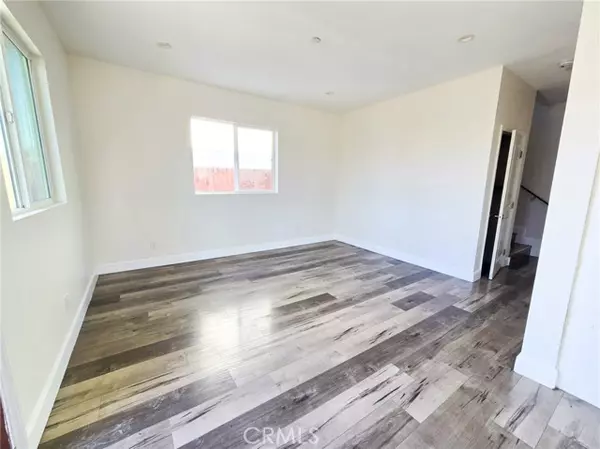 Los Angeles, CA 90003,130 E 104th