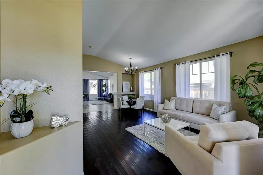 27507 Fallbrook Court, Corona, CA 92883