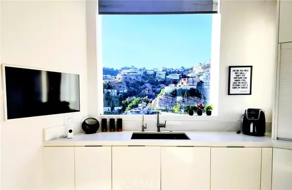 Los Angeles, CA 90069,1609 Viewmont Drive