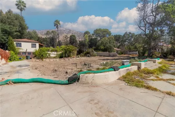 1689 E Altadena Drive, Altadena, CA 91001