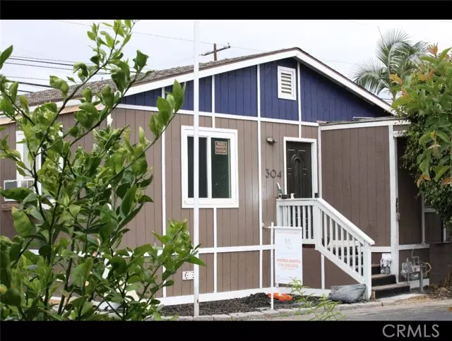 304 Duke Lane, Santa Ana, CA 92704