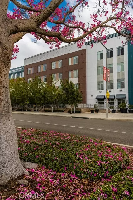 Anaheim, CA 92805,435 W Center Street Promenade #331