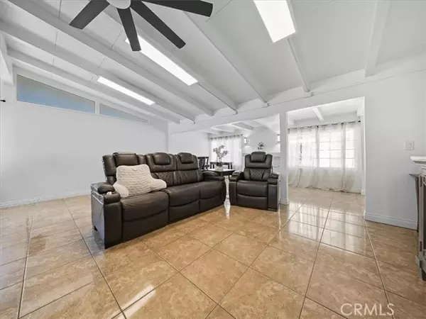 Anaheim, CA 92802,1407 W colonial