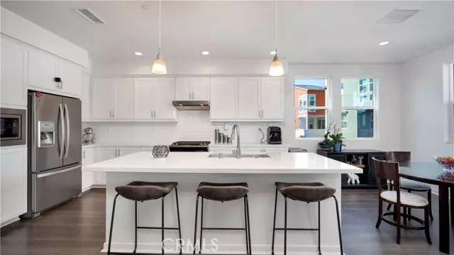 Irvine, CA 92618,125 Allusion