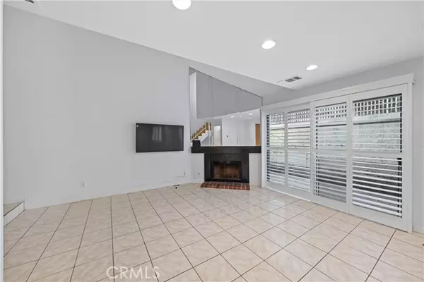 Whittier, CA 90601,5577 Pioneer #5