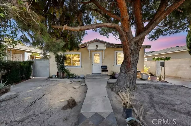 1209 S Shelton Street, Santa Ana, CA 92707