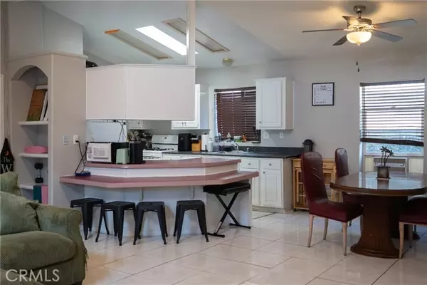 Anaheim, CA 92801,615 W Romneya