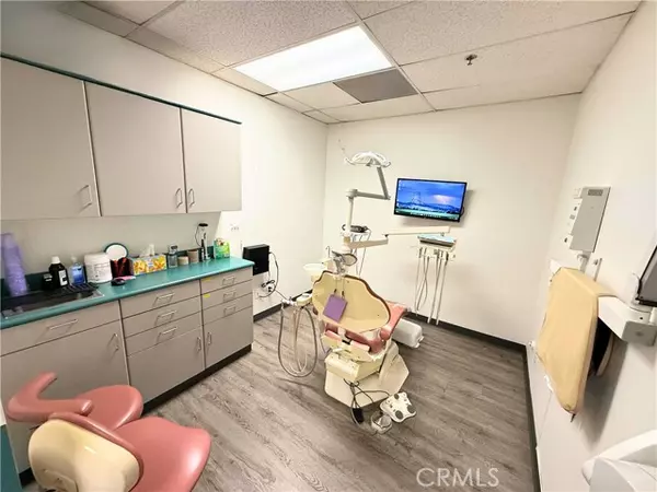 Van Nuys (los Angeles), CA 91406,Address not disclosed