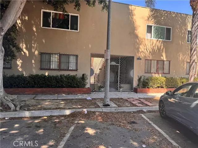 Long Beach, CA 90802,925 E Appleton Street #4