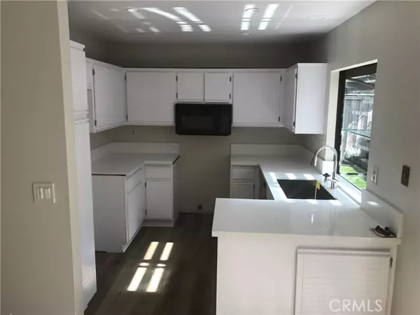 Irvine, CA 92606,4 Capstone #25