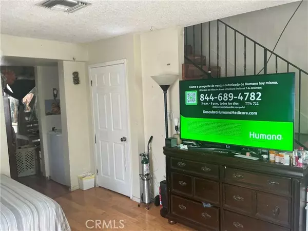 Van Nuys (los Angeles), CA 91406,16021 Olympiad