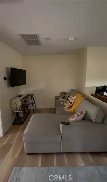 Reseda (los Angeles), CA 91335,18727 Bassett St