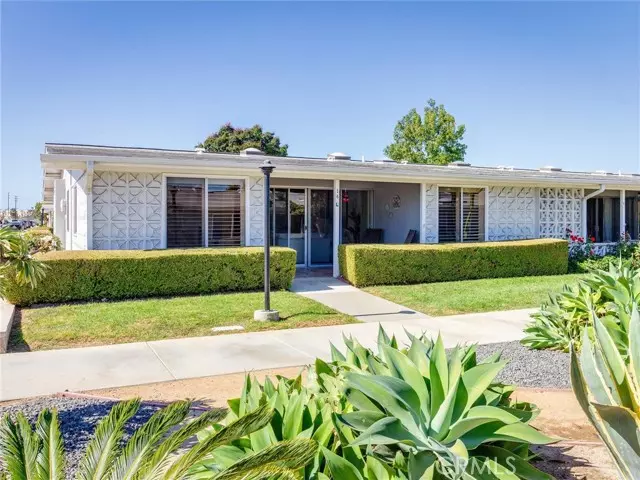 1661 Monterey Road #16-L, Seal Beach, CA 90740