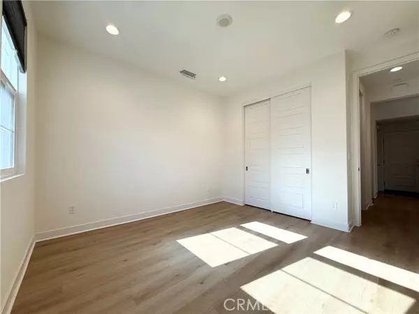 Irvine, CA 92618,105 Biome