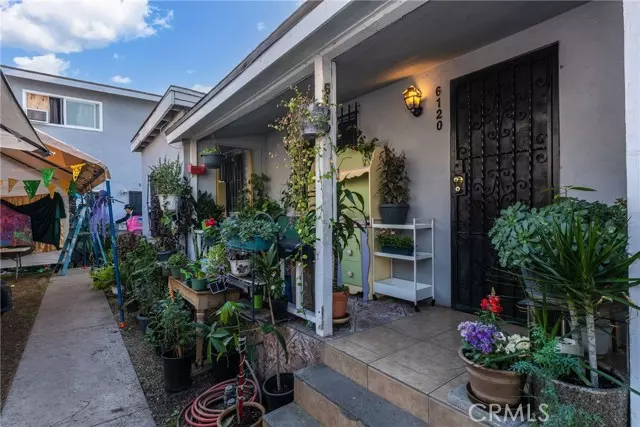 Los Angeles, CA 90003,6118 S Main