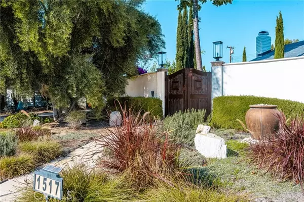 Orange, CA 92865,1517 E San Alto