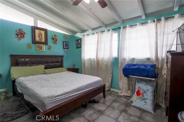 Santa Ana, CA 92707,2310 S Olive