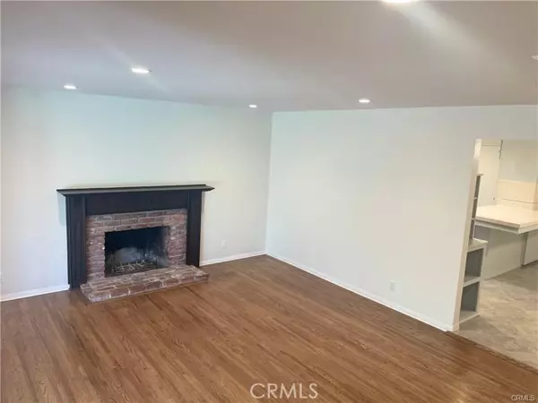 Los Alamitos, CA 90720,11911 E Cherry