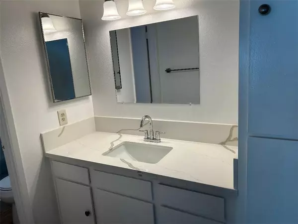 Santa Ana, CA 92704,2811 S Fairview #B