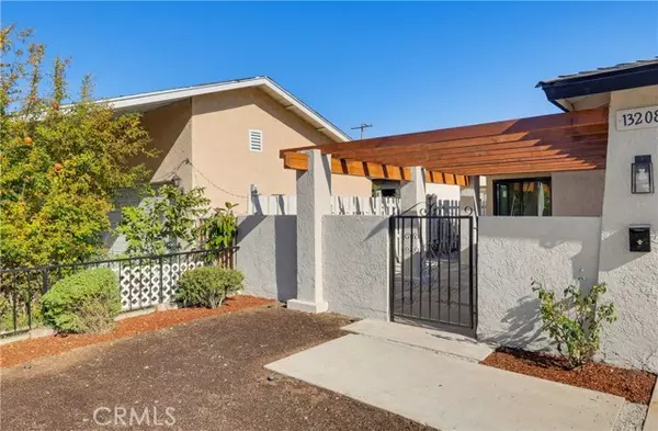 Hawthorne, CA 90250,13208 Florwood