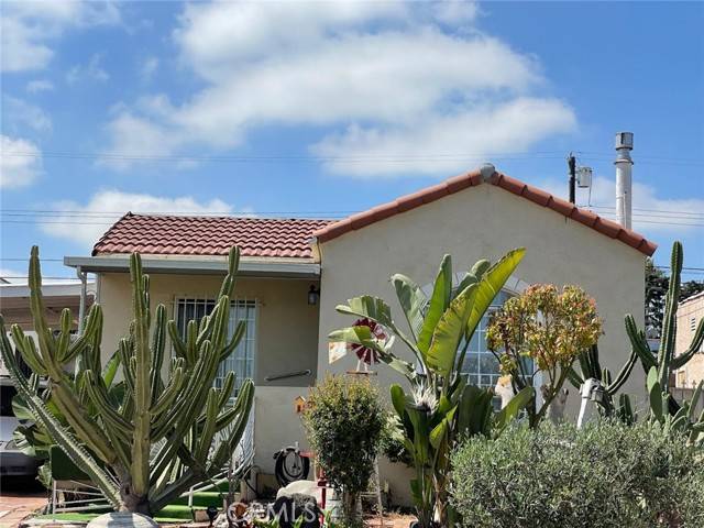 2048 W 68th Street, Los Angeles, CA 90047