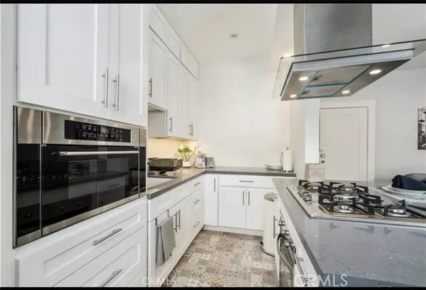 Long Beach, CA 90802,325 W 3rd Street