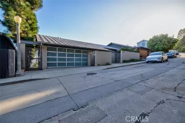 Los Angeles, CA 90027,4022 Braeburn Way