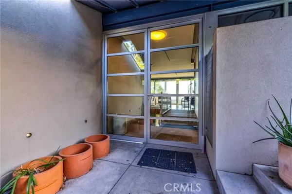 Los Angeles, CA 90027,4022 Braeburn Way