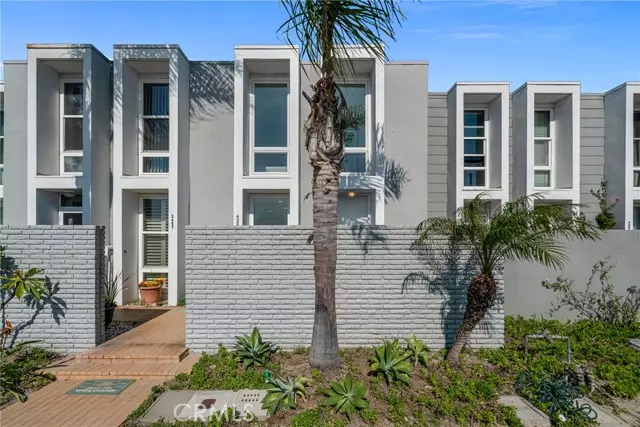 Huntington Beach, CA 92649,4001 Warner