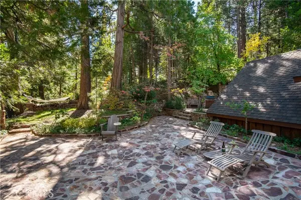 Lake Arrowhead, CA 92352,324 Summit Drive