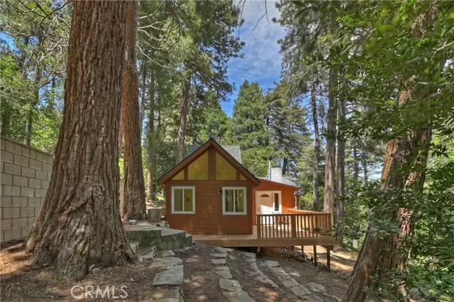 996 Coulter Pine Road, Crestline, CA 92325