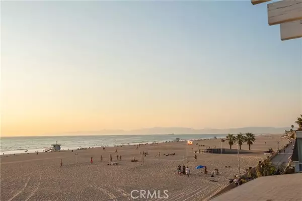 Hermosa Beach, CA 90254,2014 The Strand