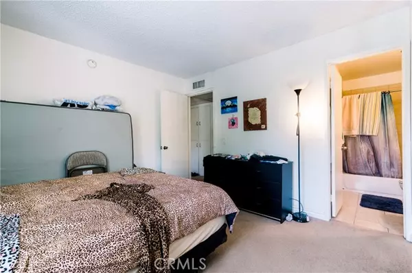 Tarzana (los Angeles), CA 91356,18350 Hatteras Street #213