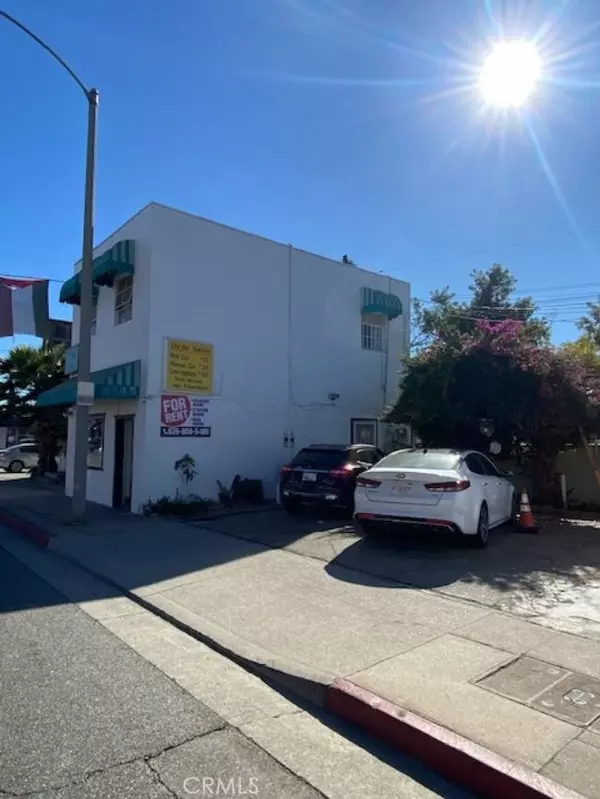 1056 E Walnut Street, Pasadena, CA 91106