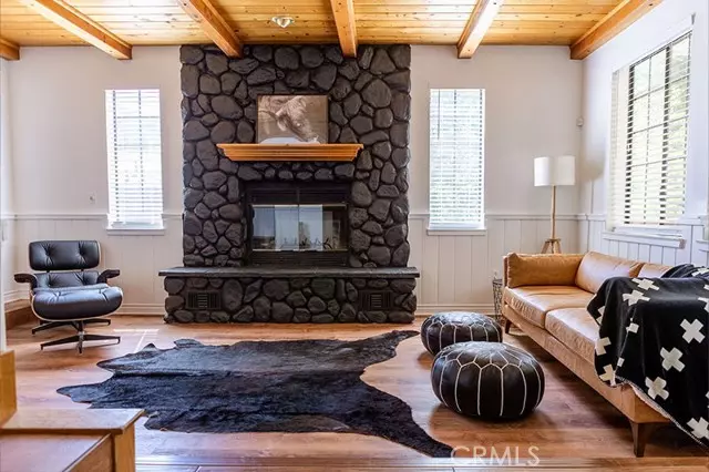 1075 Rivera Drive, Wrightwood, CA 92397