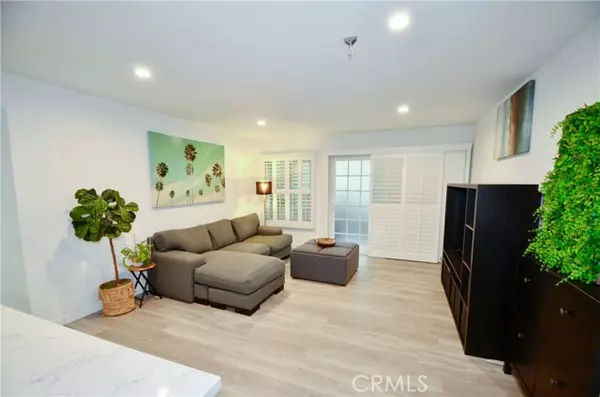 Inglewood, CA 90305,8712 Chessington Drive #255D