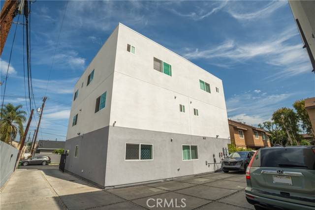 North Hollywood (los Angeles), CA 91605,6937 Simpson Avenue