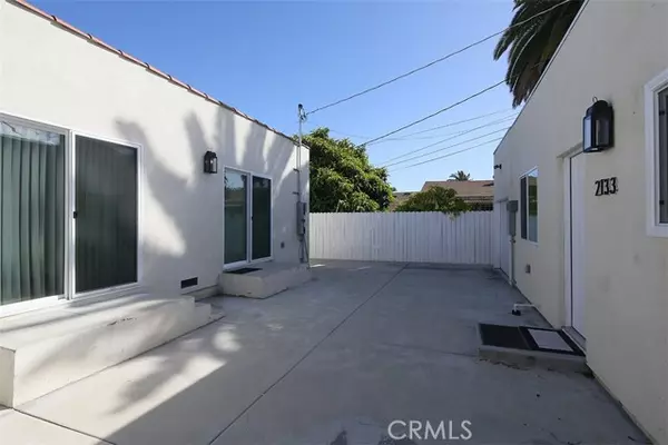 Los Angeles, CA 90016,2131 S Cloverdale Avenue