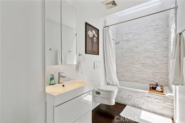 Redondo Beach, CA 90278,2704 Voorhees Avenue #4