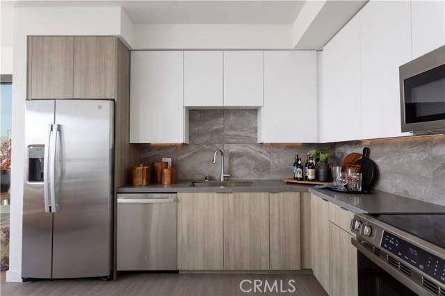 San Pedro (los Angeles), CA 90731,511 S Harbor #400