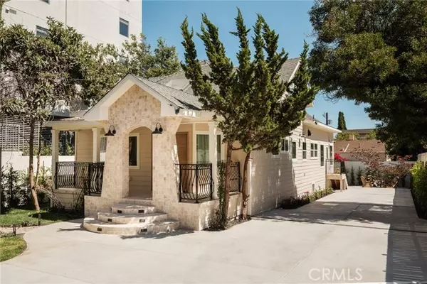 Los Angeles, CA 90046,7142 Marshfield Way