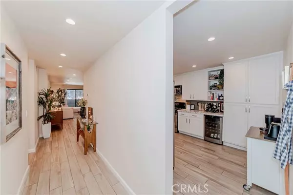 Los Angeles, CA 90068,1940 N Highland Avenue #66