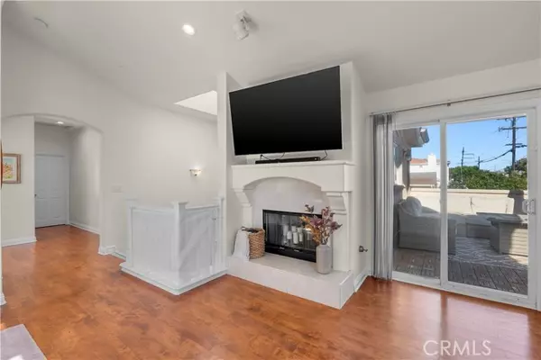 Redondo Beach, CA 90278,2213 Carnegie Lane #A