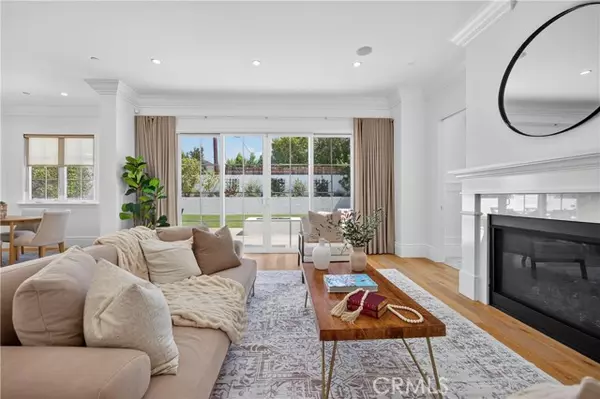 Los Angeles, CA 90045,8056 Kentwood Avenue